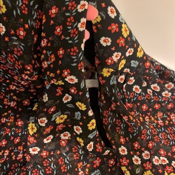 NWT BCBGeneration Floral Top Lace Trim,V-Neck,Black-Multi,Bell Sleeve,Size 2 - Picture 10 of 15